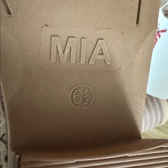 MIA - Picture 5 of 7